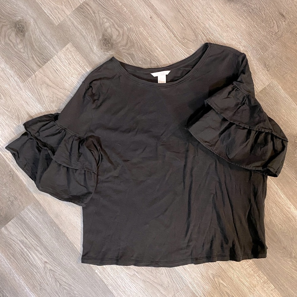 Black ruffled sleeve tshirt